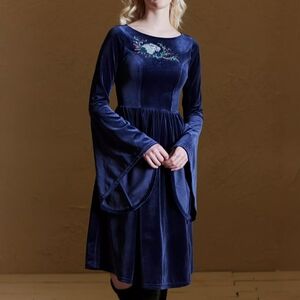 Game of Thrones Sansa Velvet Bell Sleeve
